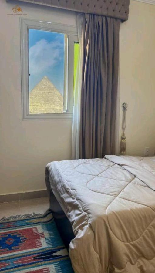 King Tut Pyramids View Apartment